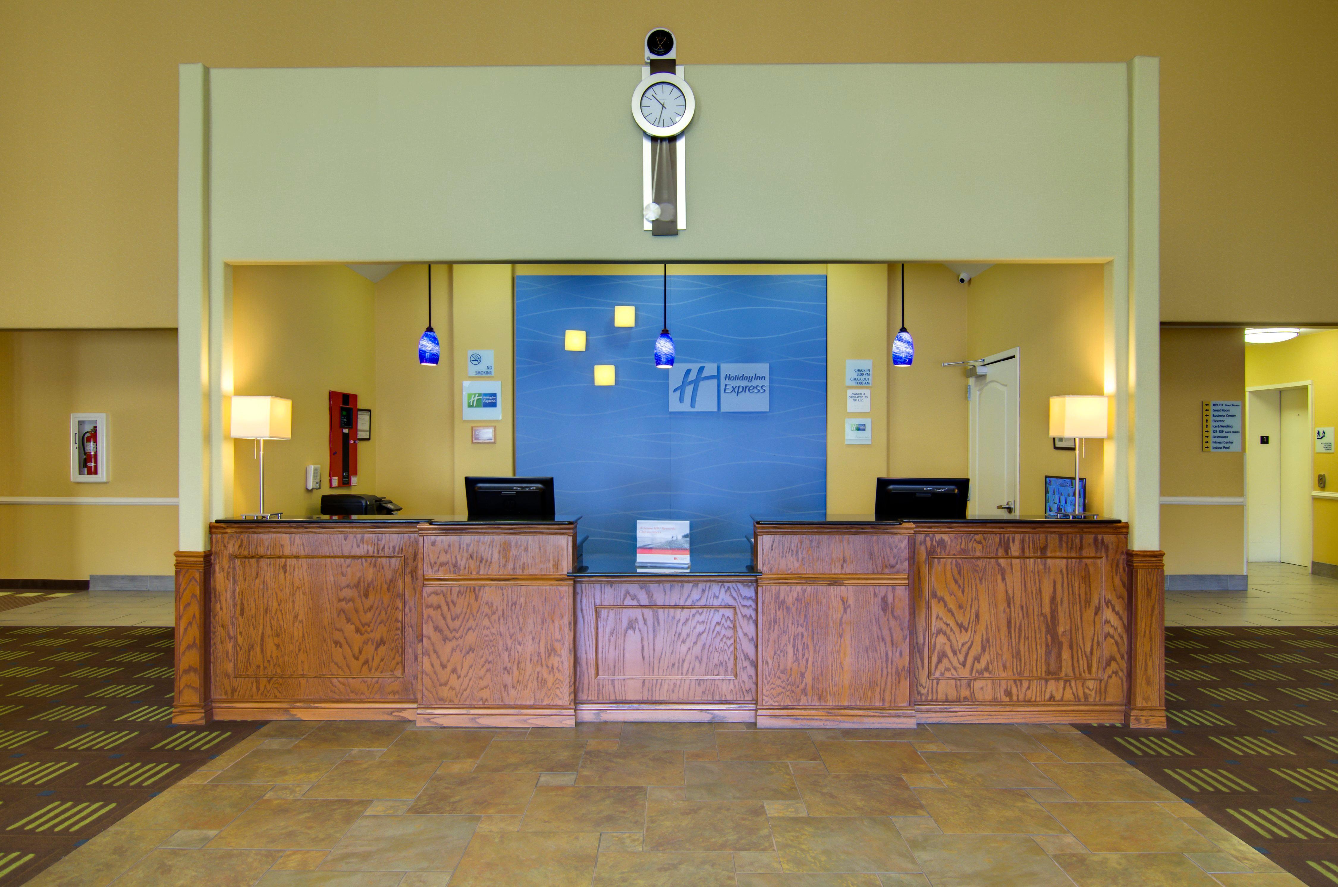 Holiday Inn Express Hotel & Suites Kansas City Sports Complex By Ihg Exterior foto